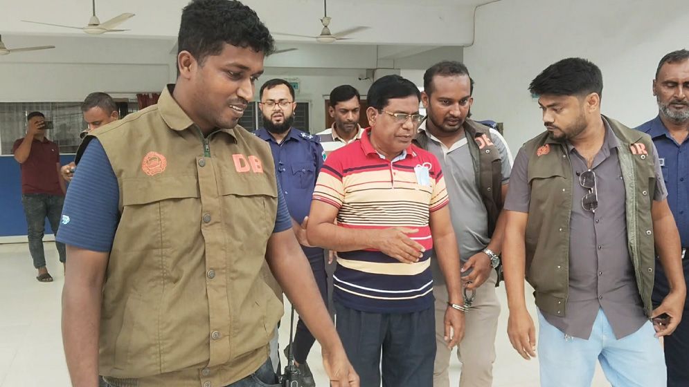 ভারতে যাওয়ার পথে ইমিগ্রেশনে গ্রেফতার মেহেরপুর জেলা আ.লীগের সাধারণ সম্পাদক