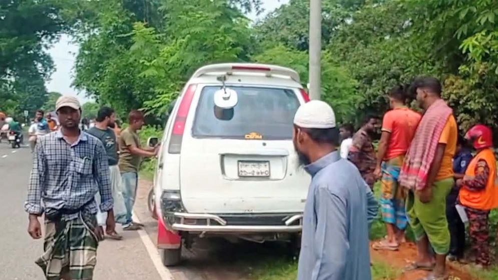 চুয়াডাঙ্গায় মাইক্রোবাসের ধাক্কায় নারী নিহত