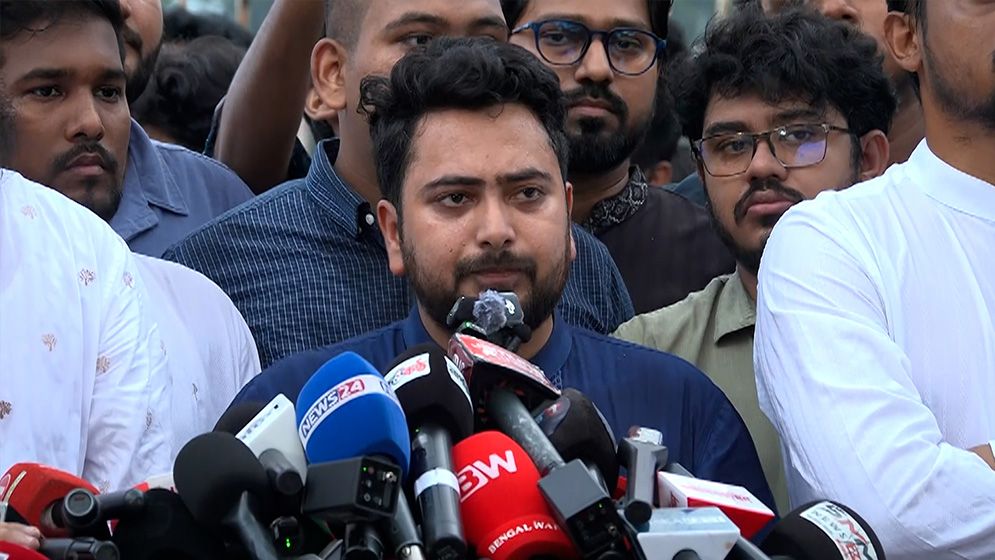 গণতন্ত্র ও মানবাধিকার তারেক রহমানের হাতে সুরক্ষিত নয়: নাহিদ