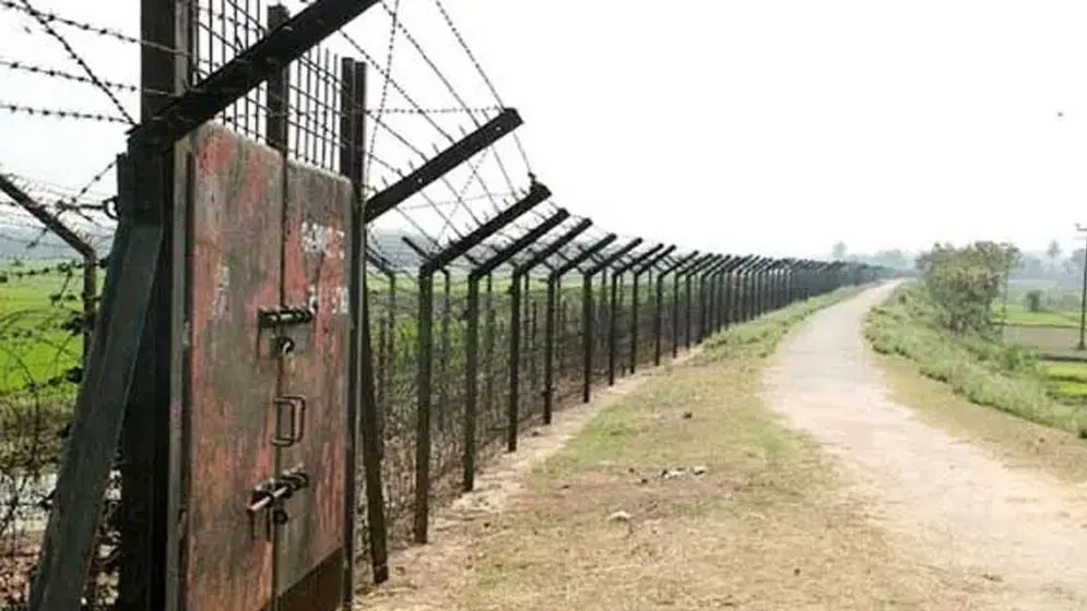 আখাউড়া সীমান্তে কাঁটাতারের বেড়ার পাশে কিশোরের লাশ, উদ্ধারে বিজিবি-বিএসএফ বৈঠকের উদ‍্যোগ