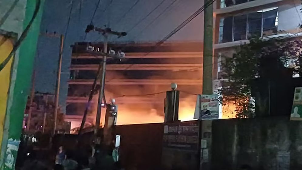আশুলিয়ায় পোশাক কারখানায় বিস্ফোরণের পর আগুন, নিহত ৭