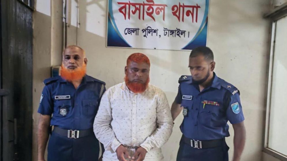 টাঙ্গাইলে ১০ কোটি টাকার সেতুতে রডের বদলে বাঁশ, সাব-ঠিকাদার গ্রেফতার
