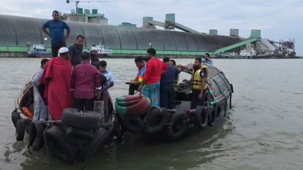 নারায়ণগঞ্জে মেঘনা নদীতে ট্রলার ডুবি: এক নারীর মরদেহ উদ্ধার, এখনও নিখোঁজ ৪