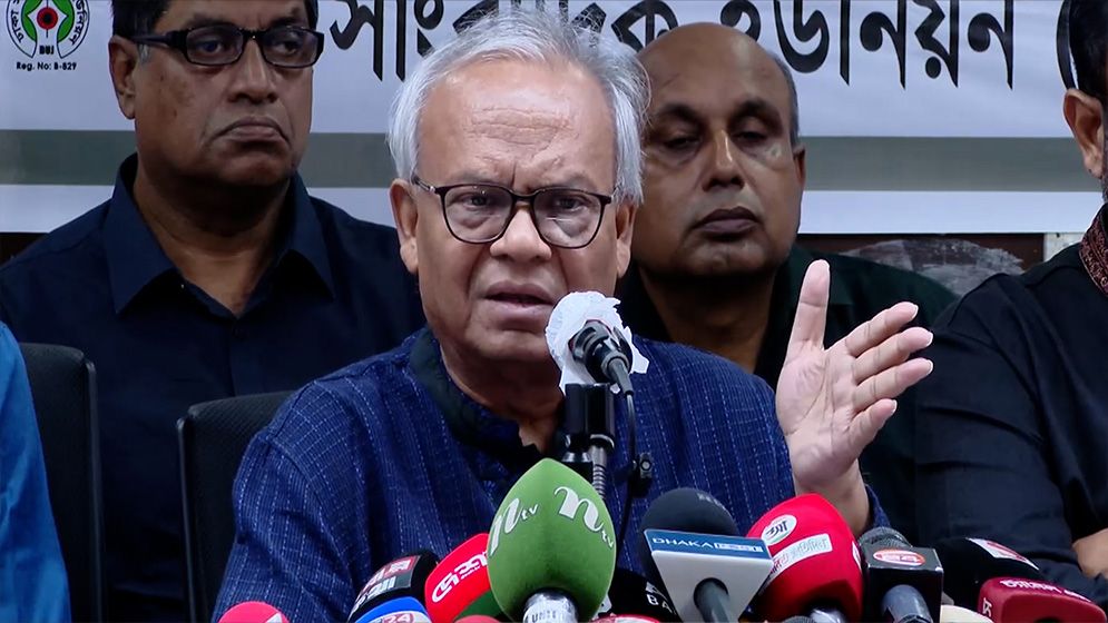 সরকার ও বিরোধী দলের ন্যূনতম ঐক্য না থাকলে কারও রক্ষা হবে না: রিজভী