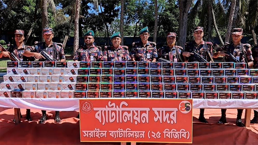 ব্রাহ্মণবাড়িয়ায় সীমান্তবর্তী জঙ্গল থেকে ৪ কোটি টাকার ভারতীয় মোবাইল ডিসপ্লে উদ্ধার