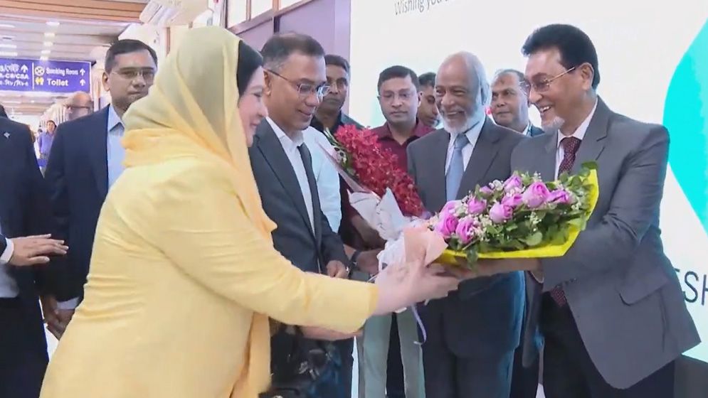 দেশে ফিরেছেন প্রধানমন্ত্রী তারেক রহমান