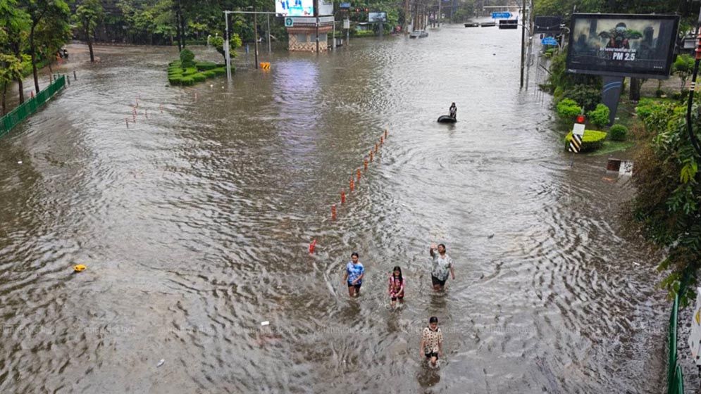 বন্যা পরিস্থিতিতে ব্যাংককের ৫০ জেলাই দুর্যোগকবলিত ঘোষণা