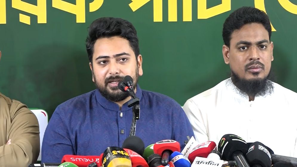 স্বরাষ্ট্রমন্ত্রীকে দায়িত্বে রেখে আইনশৃঙ্খলা পরিবেশ ফেরানো সম্ভব নয়: নাহিদ