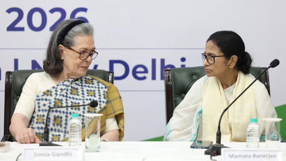 ‘ইন্ডিয়া’ জোটের বৈঠকে মমতার হুংকার, স্বাগত জানালেন সোনিয়া