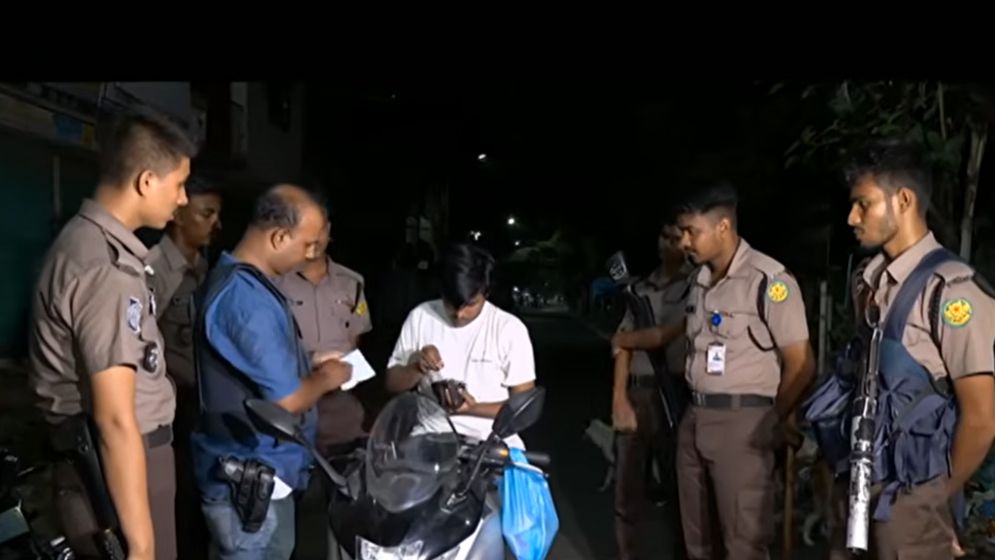 মিরপুরের বিভিন্ন অপরাধপ্রবণ স্থানে চেকপোস্ট, পুলিশের তল্লাশি