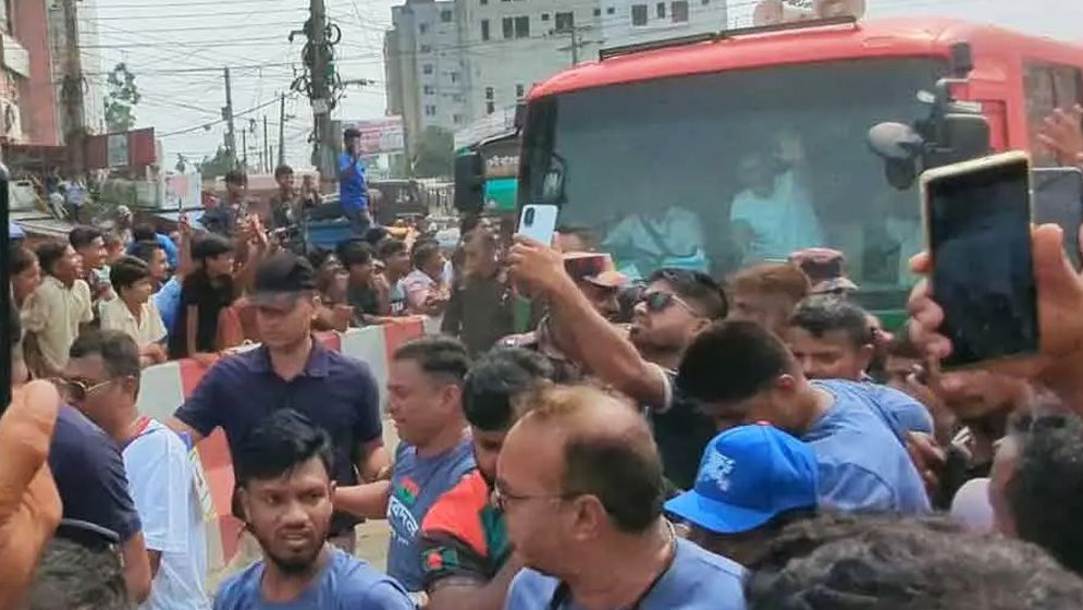 ফেনী পৌঁছেছেন প্রধানমন্ত্রী