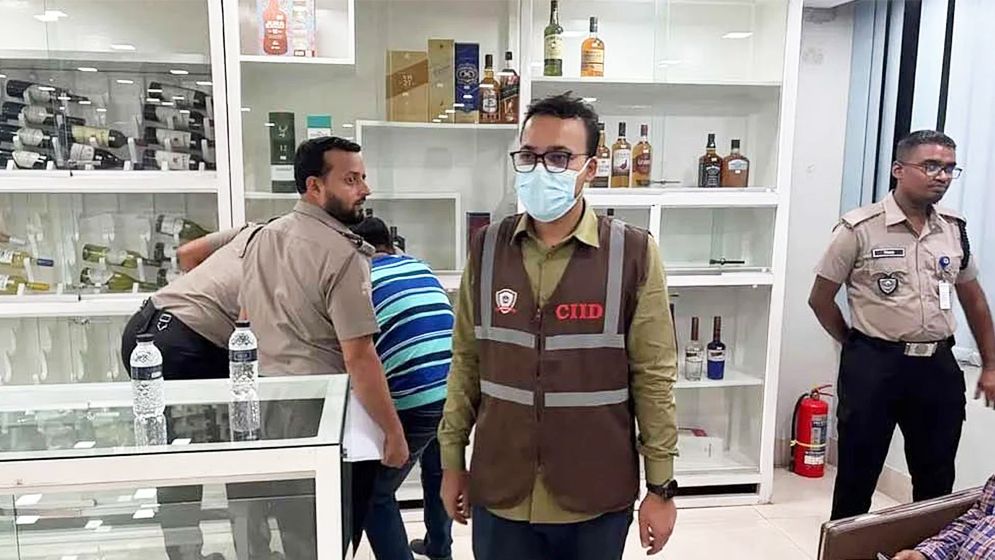গুলশানে সালমান মুক্তাদিরের শ্বশুরের চারটি ‘মদের গুদাম’ সিলগালা