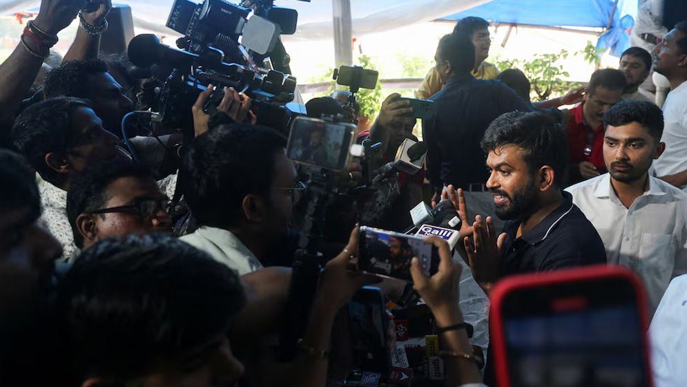 এবার ভারতের প্রধান নির্বাচন কমিশনারের পদত্যাগ চেয়ে আন্দোলনে ককরোচ জনতা পার্টি