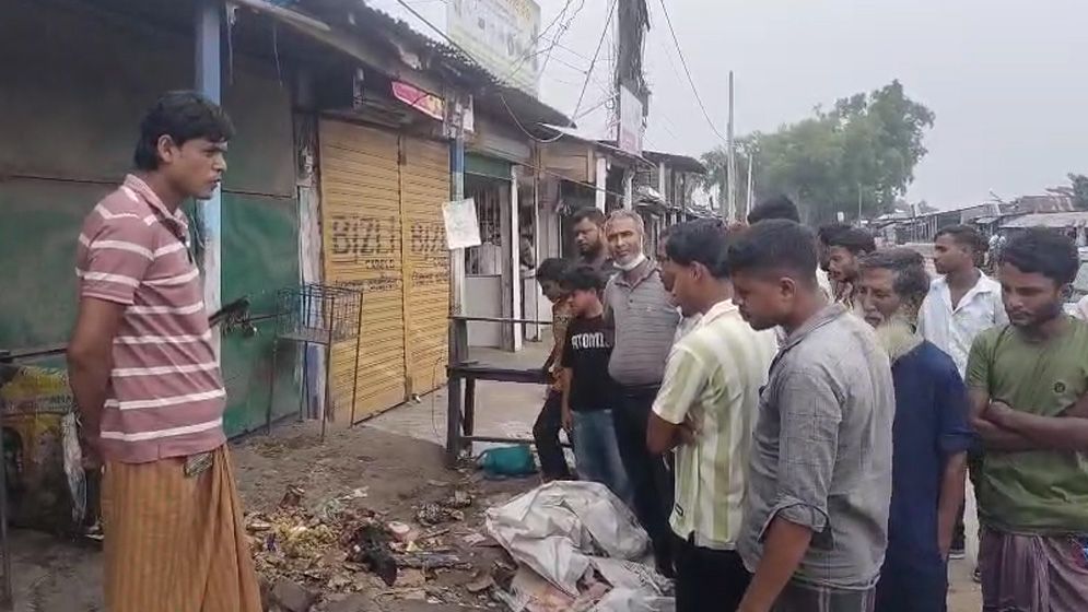 বাকিতে সিগারেট না দেওয়ায় দোকানির গাড়ে আগুন দেওয়া নেত্রকোণার সেই যুবক আটক