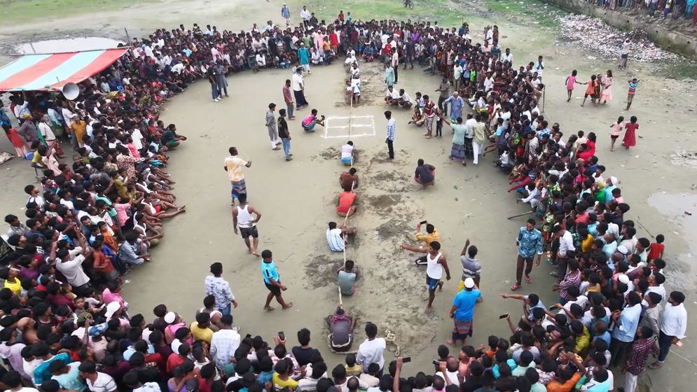 কিশোরগঞ্জে গ্রামবাংলার ঐতিহ্যবাহী রশি টানাটানি খেলা, দর্শনার্থীদের উপচেপড়া ভিড়