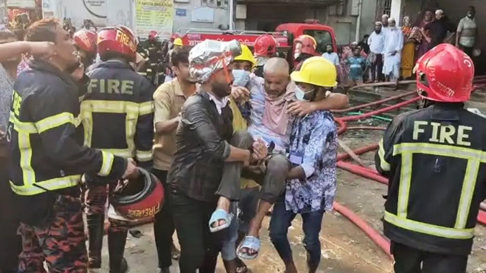 গাজীপুরে পোশাক কারখানায় আগুন, ছাদ থেকে ৬৯ শ্রমিক উদ্ধার