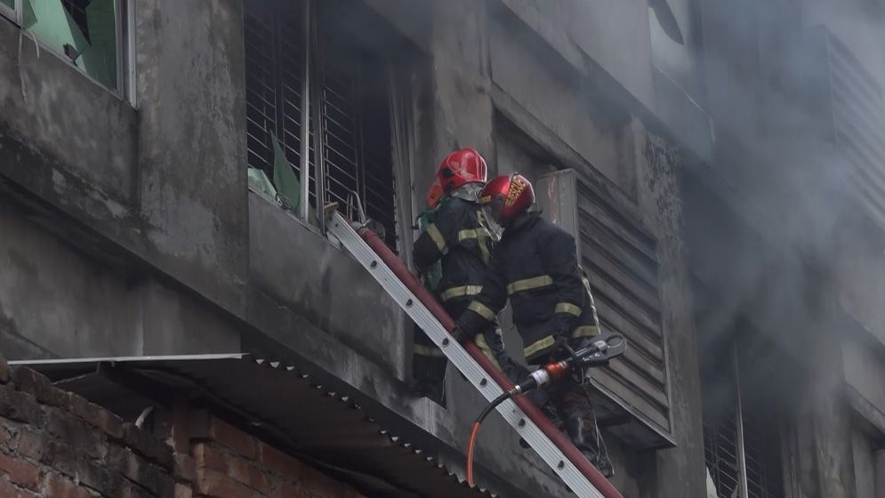 ৪ ঘণ্টায় নিয়ন্ত্রণে গাজীপুরে পোশাক কারখানার আগুন