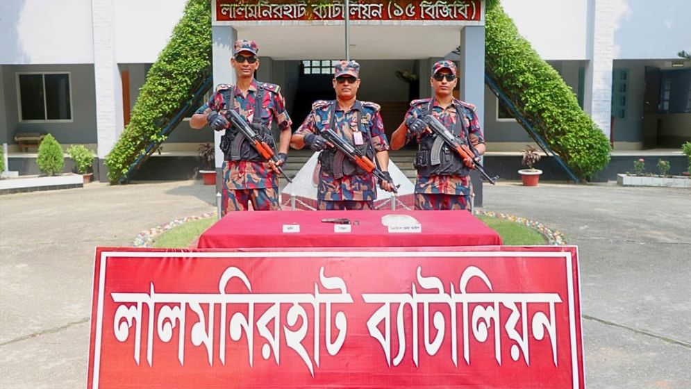 কুড়িগ্রাম সীমান্তে ক্রিস্টাল মেথ আইস মাদকসহ পিস্তল উদ্ধার