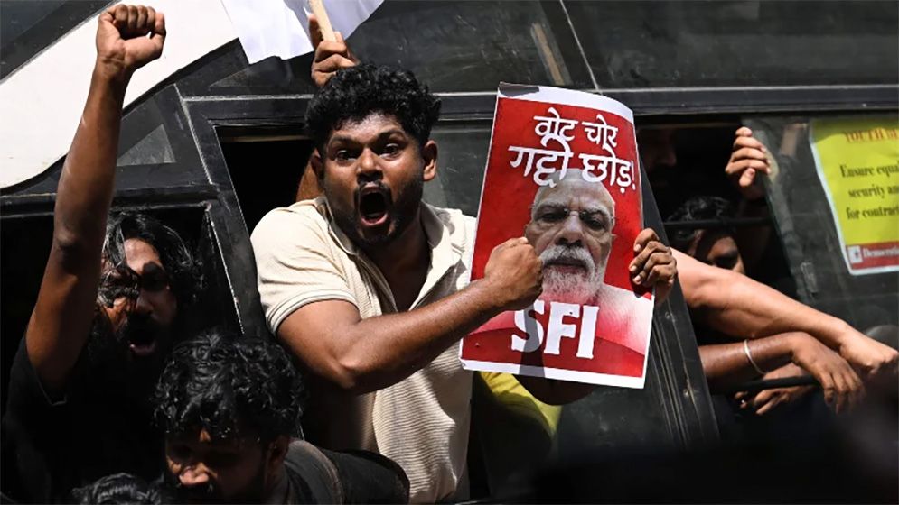 সিইসির পদত্যাগ দাবিতে দিল্লিতে অব্যাহত বিক্ষোভ, ব্যাপক ধরপাকড়