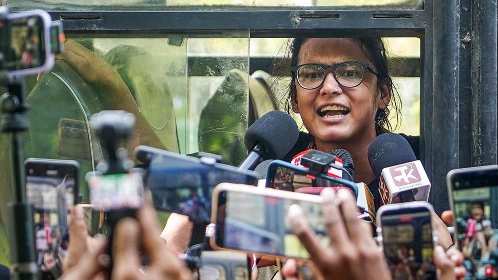দিল্লিতে আইসা সভাপতি নেহা বোরা, প্রশান্ত ভূষণসহ আটক ১৫০