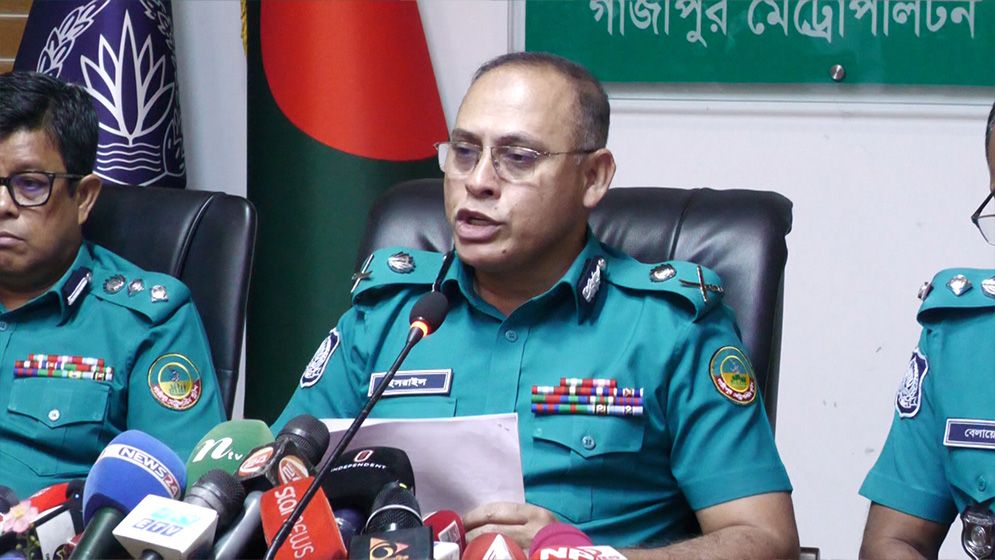এসআই প্রবীর প্রিজনভ্যানের তালা খুলে ‘পিচ্চি রাজা’কে প্রাইভেটকারে তুলে দেন, পরে নাটক সাজান: পুলিশ