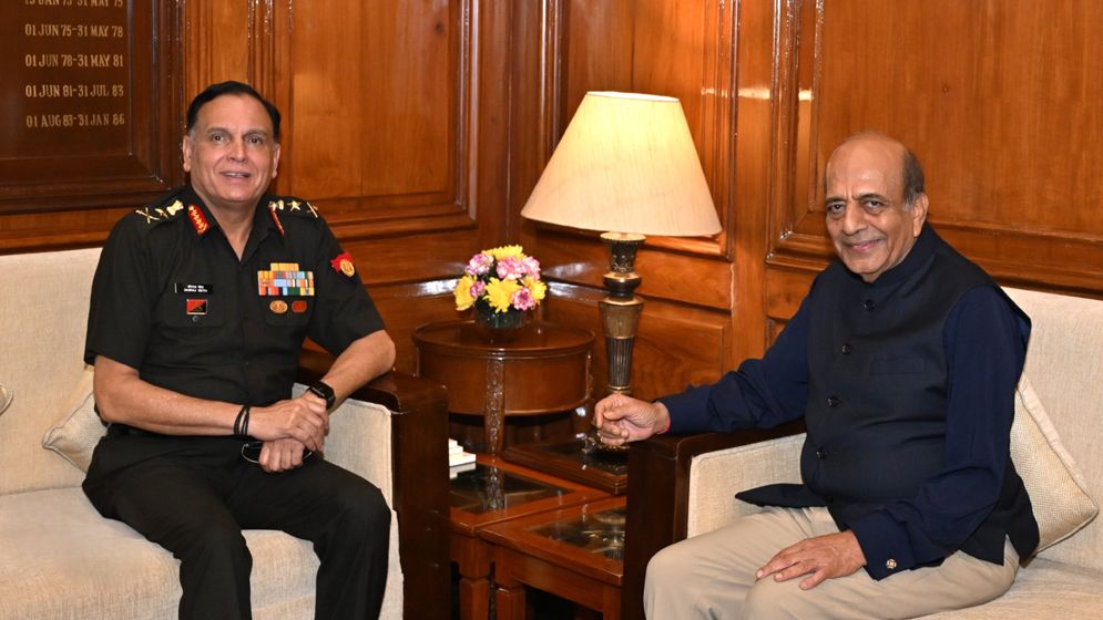 নয়াদিল্লিতে মোদি ও সেনাপ্রধানের সঙ্গে দেখা করলেন দীনেশ ত্রিবেদী