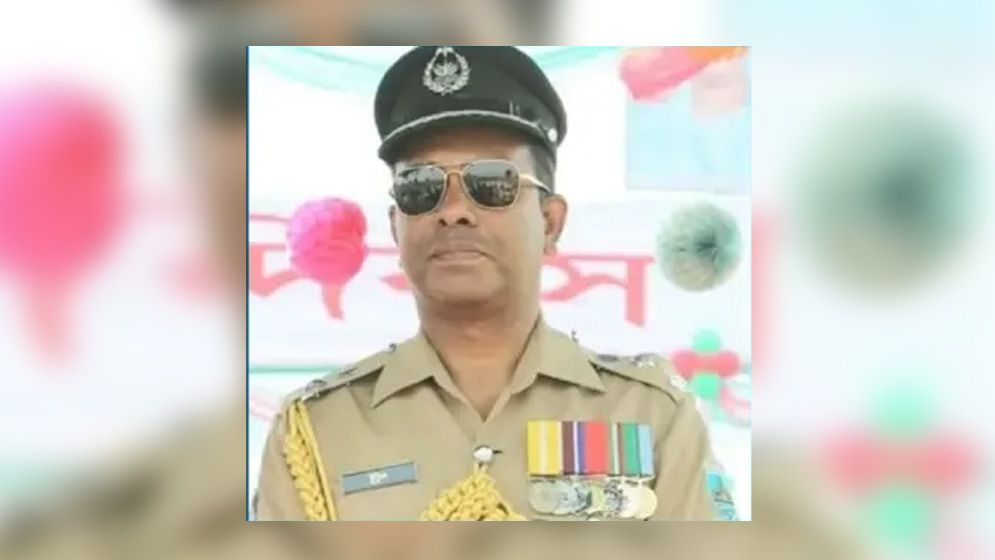 অতিরিক্ত ডিআইজি টুটুল চক্রবর্তী চাকরি থেকে বরখাস্ত
