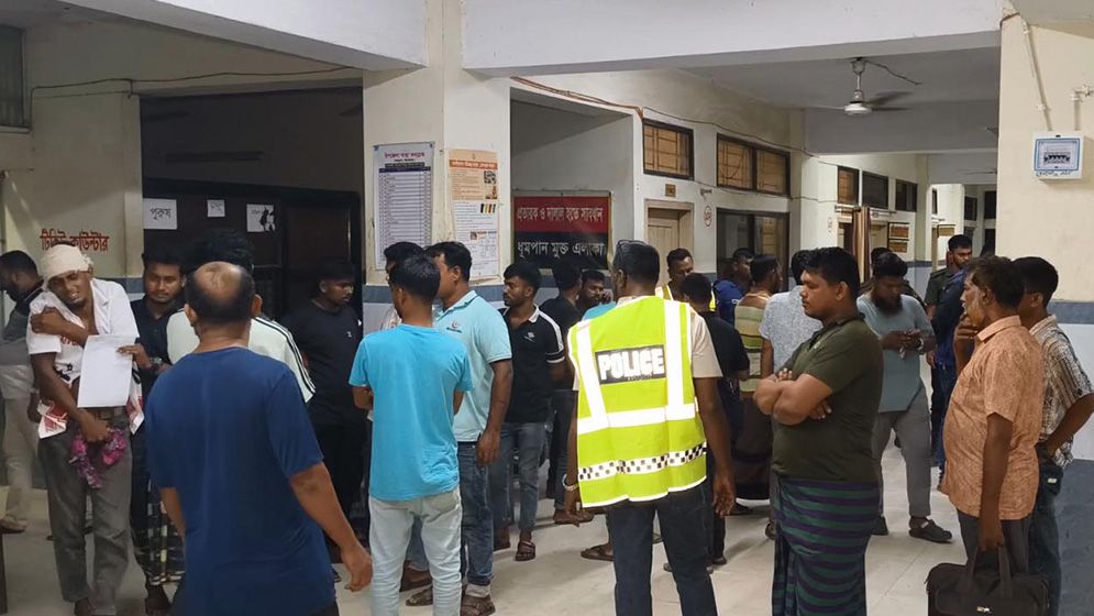 ঝিনাইদহে শালিসি বৈঠক চলাকালেই দু’পক্ষের সংঘর্ষে আহত ১০