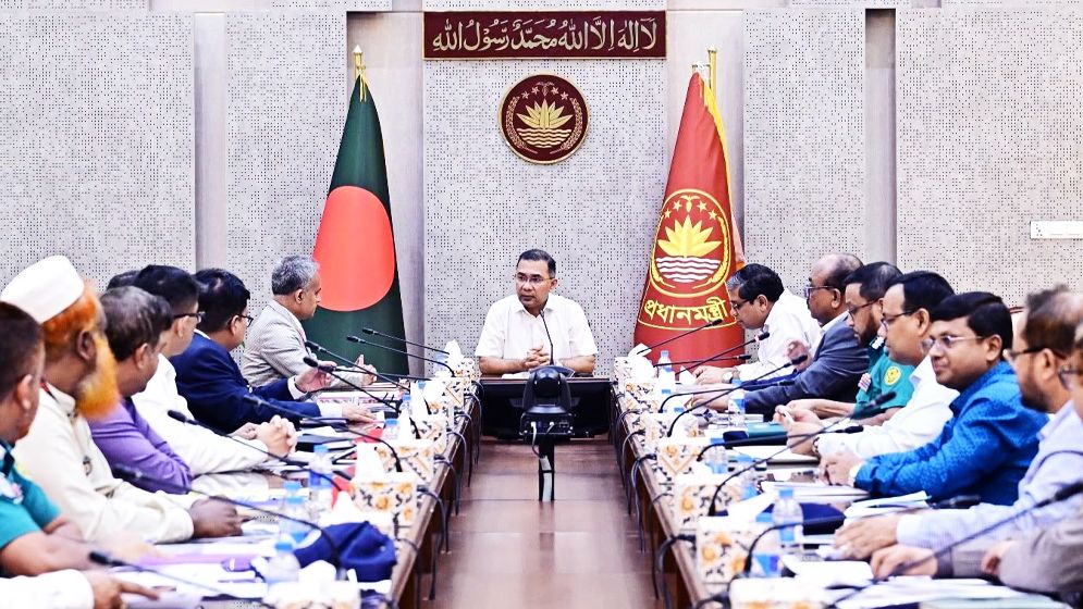 ঢাকার গণপরিবহন ব্যবস্থাপনা নিয়ে বৈঠকে যোগ দিয়েছেন প্রধানমন্ত্রী
