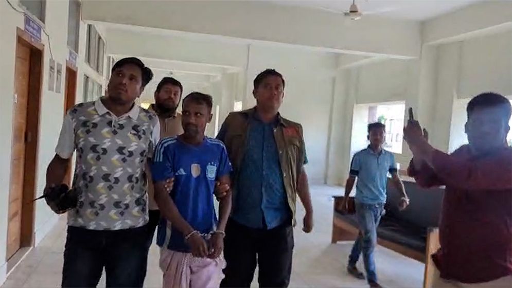 কুমিল্লায় স্কুলছাত্রী হত্যা: জবানবন্দি দিতে আদালতে অটোরিকশাচালক সুমন