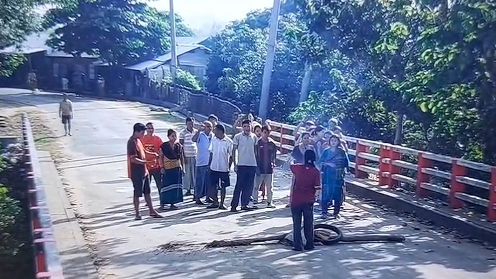 সাজেকে পর্যটন রুটে অনির্দিষ্টকালের অবরোধ, বিভিন্নস্থানে পিকেটিং
