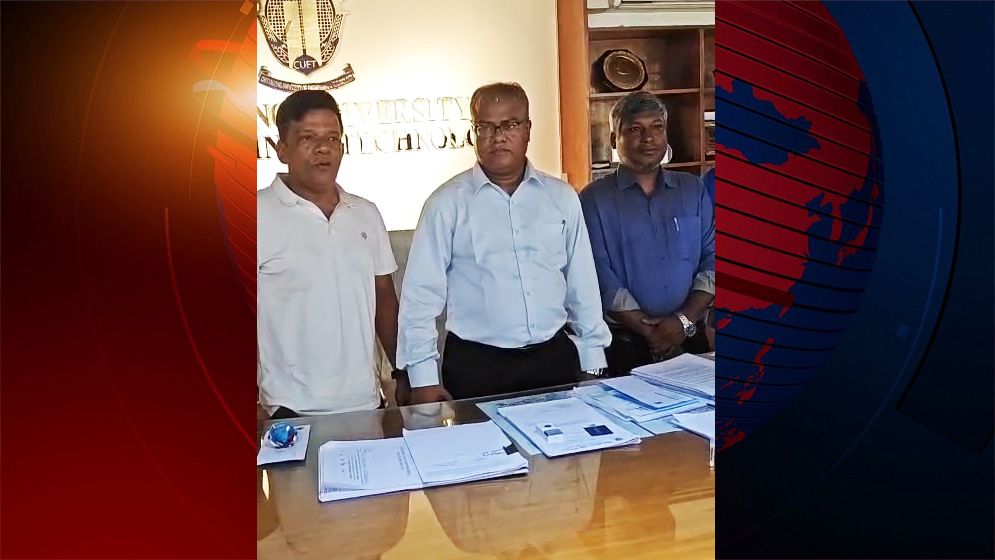 প্রশাসনিক ভবনের তালা ভেঙে নিজ কার্যালয়ে চুয়েট নতুন ভিসি