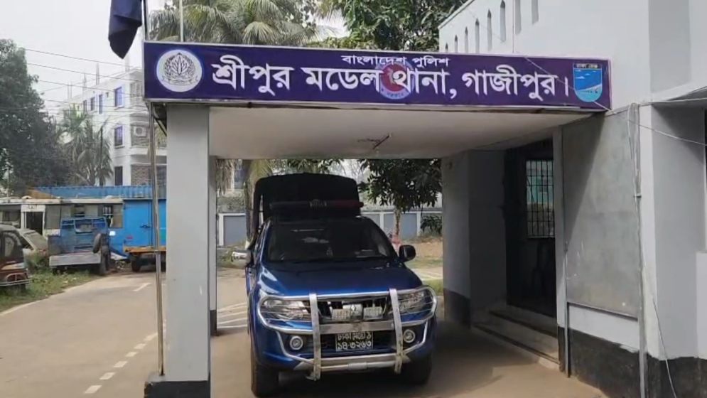 গাজীপুরে অন্তঃসত্ত্বা স্ত্রীকে গলা কেটে হত্যার অভিযোগে স্বামী আটক