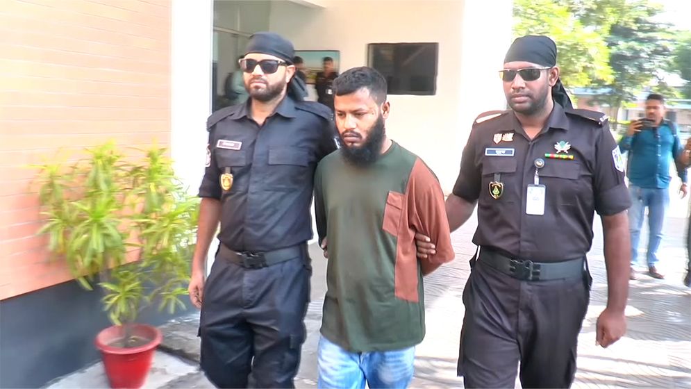 নারায়ণগঞ্জের শীর্ষ সন্ত্রাসী সোহেল খন্দকার বিদেশি রিভলবার ও মাদকসহ গ্রেফতার