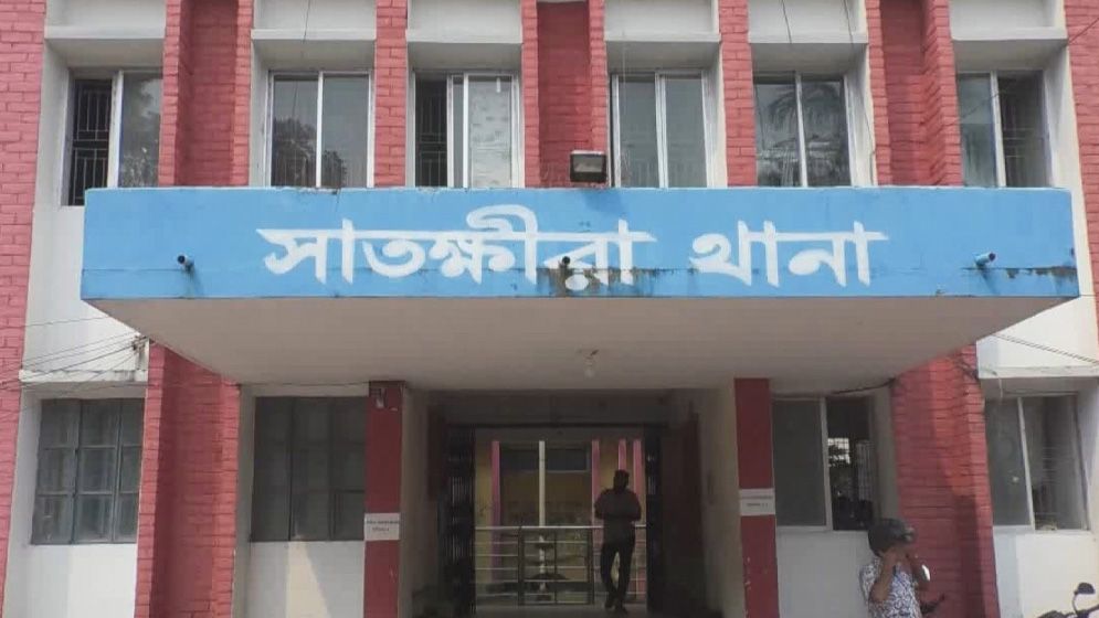 সাতক্ষীরায় ট্রাকের ধাক্কায় স্কুল শিক্ষিকা নিহত