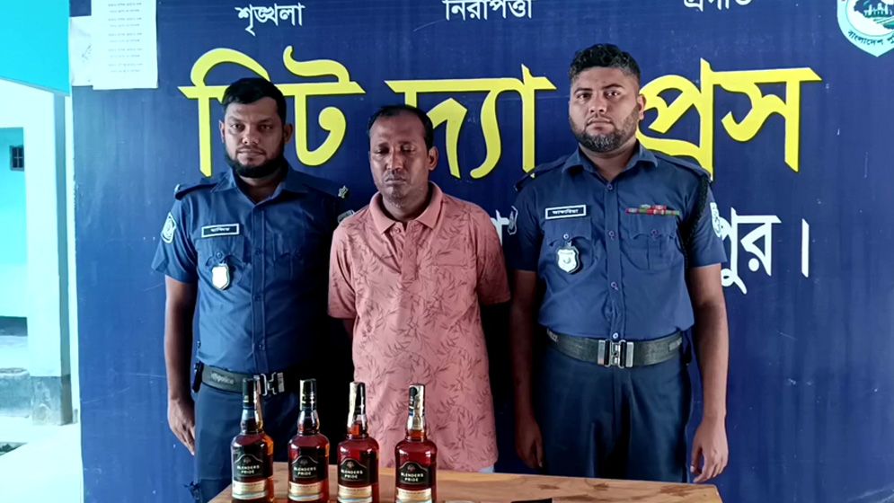 হিলিতে মদসহ ভারতীয় নাগরিক আটক