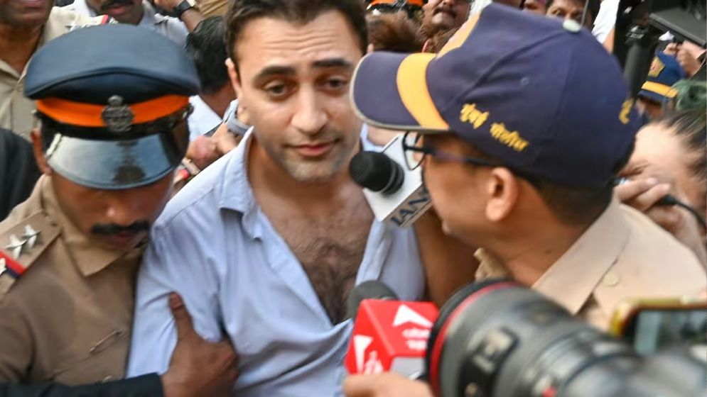 ভারত ছাড়ার নোটিশের বিরুদ্ধে কাল মুম্বাই হাইকোর্টে যাচ্ছেন ইমরান খান