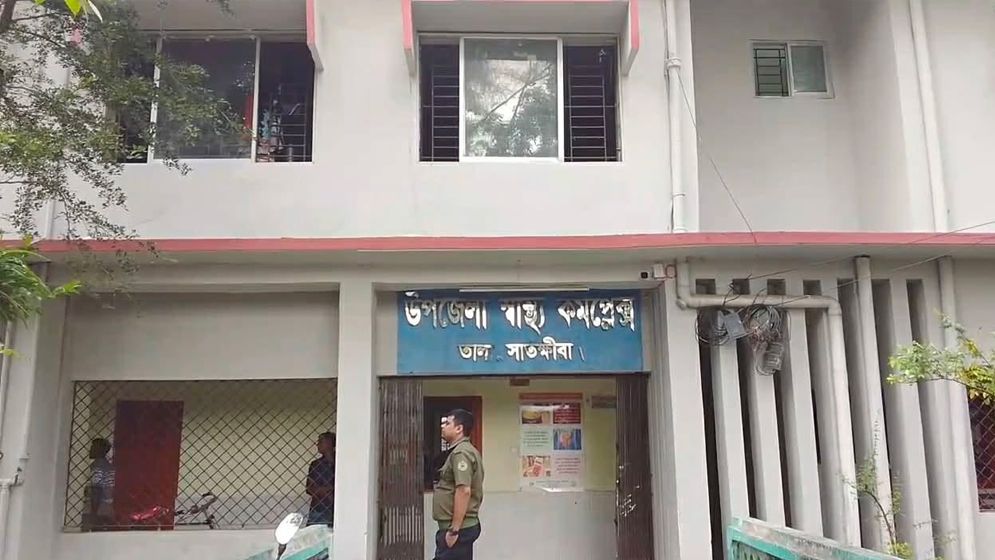 সাতক্ষীরায় মাছ চুরি সন্দেহে গাছে বেঁধে কুপিয়ে ও পিটিয়ে ঘের ব্যবসায়ীকে হত্যা