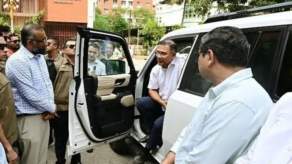 আজিমপুর সরকারি কোয়ার্টারের অপরিচ্ছন্নতায় ক্ষুব্ধ প্রধানমন্ত্রী, সময় দিলেন ২ সপ্তাহ