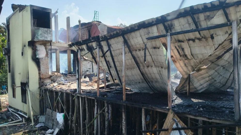 কক্সবাজারের ইনানীতে ‘টুপটুপ’ রিসোর্টে অগ্নিকাণ্ডে নিহতের সংখ্যা বেড়ে ১০