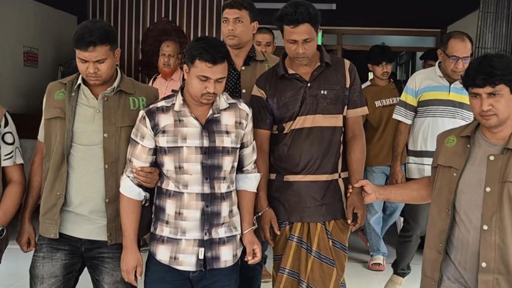 ঝিনাইদহে অনলাইন জুয়া পরিচালনার অভিযোগে বাবা-ছেলে গ্রেফতার