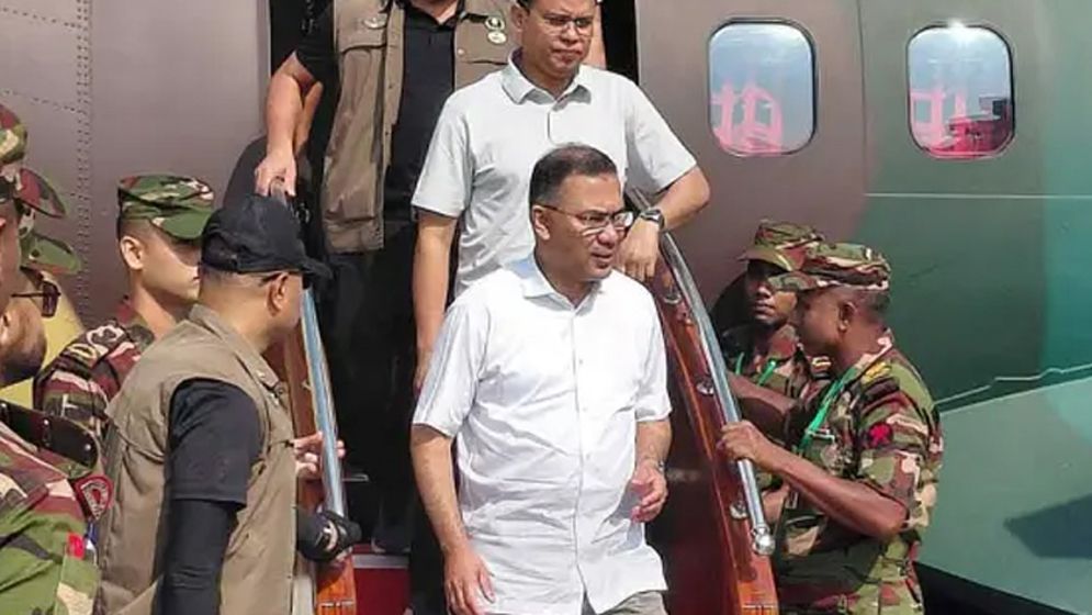 দুর্গাপূজার মণ্ডপ পরিদর্শনে সৈয়দপুর বিমানবন্দরে পৌঁছেছেন প্রধানমন্ত্রী