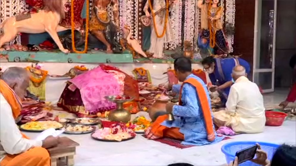 মহানবমীতে ঢাকেশ্বরী মন্দিরে চলছে বিশেষ পূজা ও আনুষ্ঠানিকতা