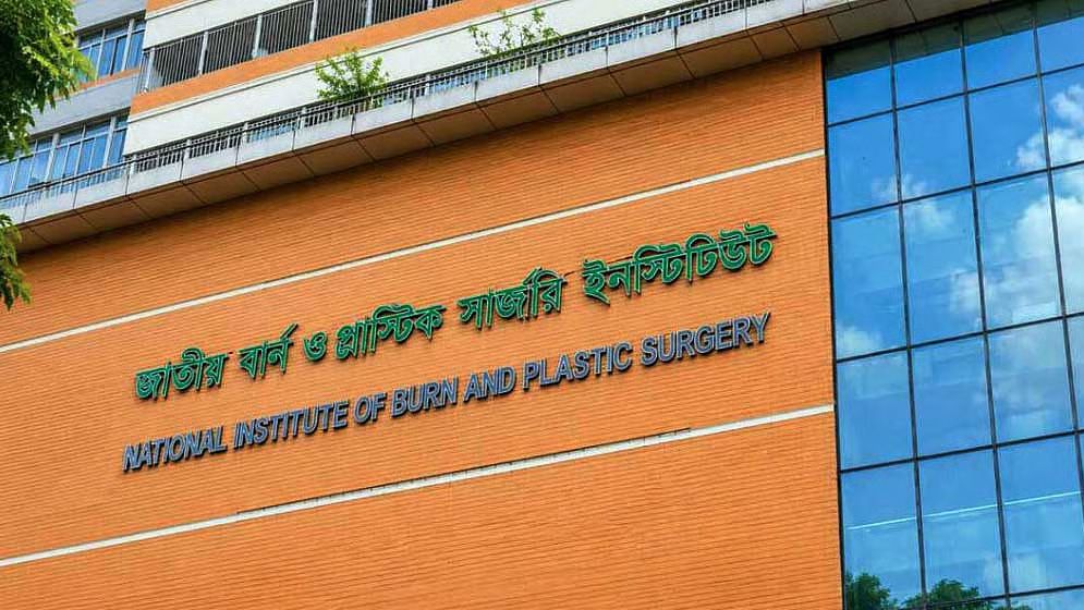 টঙ্গীতে গ্যাস লিকেজ থেকে বিস্ফোরণ, বাবা-মা ও মেয়ে দগ্ধ