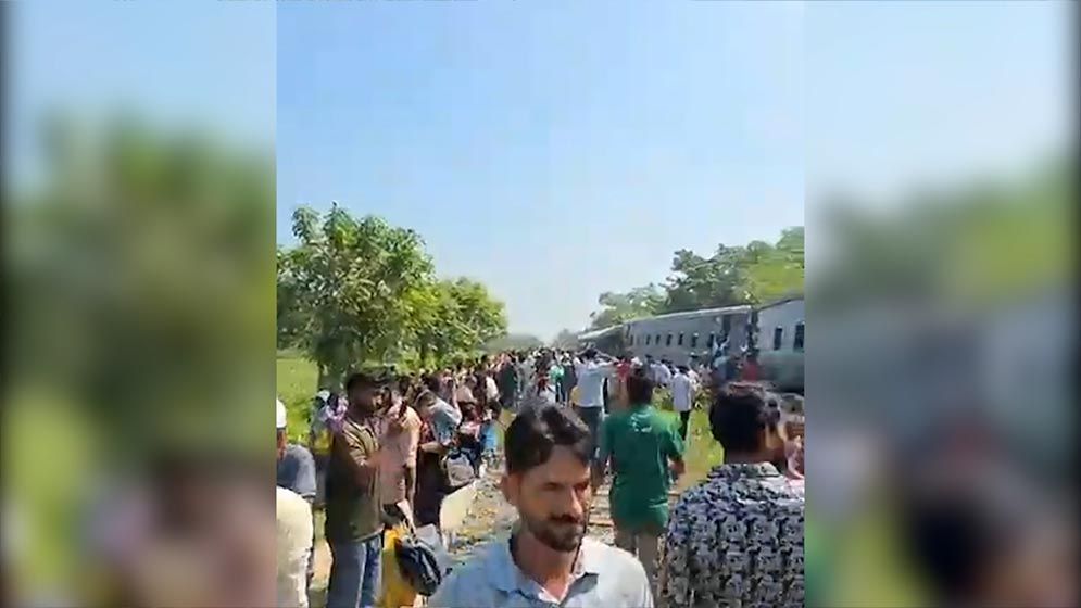 কুমিল্লায় ঢাকাগামী 'কর্ণফুলী এক্সপ্রেস' ট্রেন লাইনচ্যুত