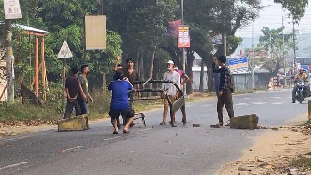 রাঙ্গামাটি-খাগড়াছড়িতে আধাবেলা অবরোধ শেষে স্বাভাবিক হচ্ছে যান চলাচল