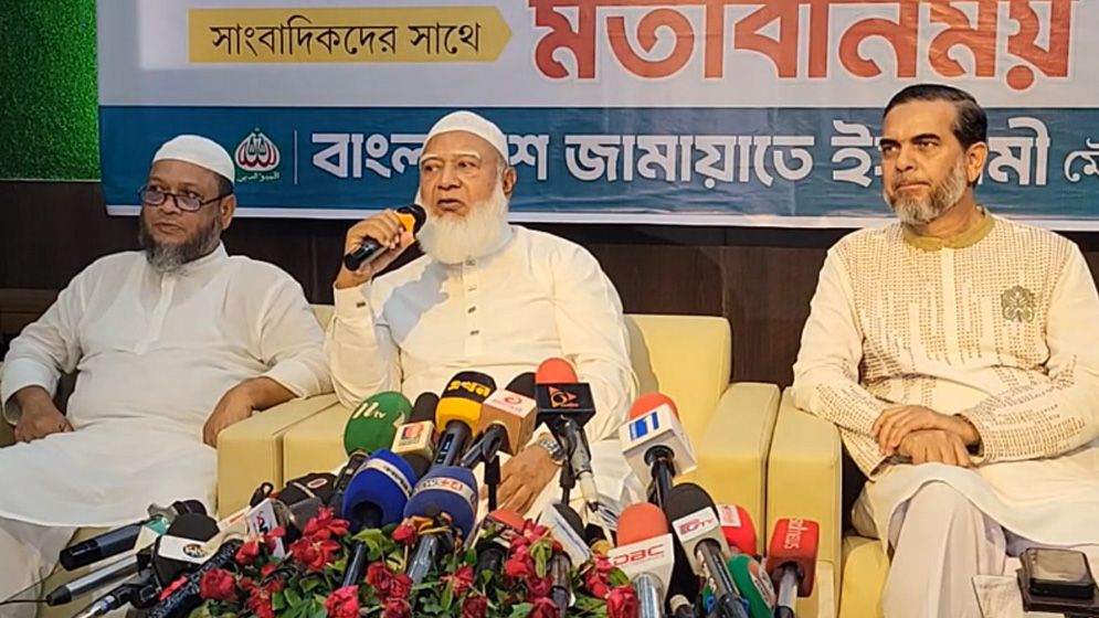 সীমান্ত দিয়ে মাদক, অস্ত্র ও টাকা ঢুকলে সেই সরকারের দরকার নেই: জামায়াত আমির