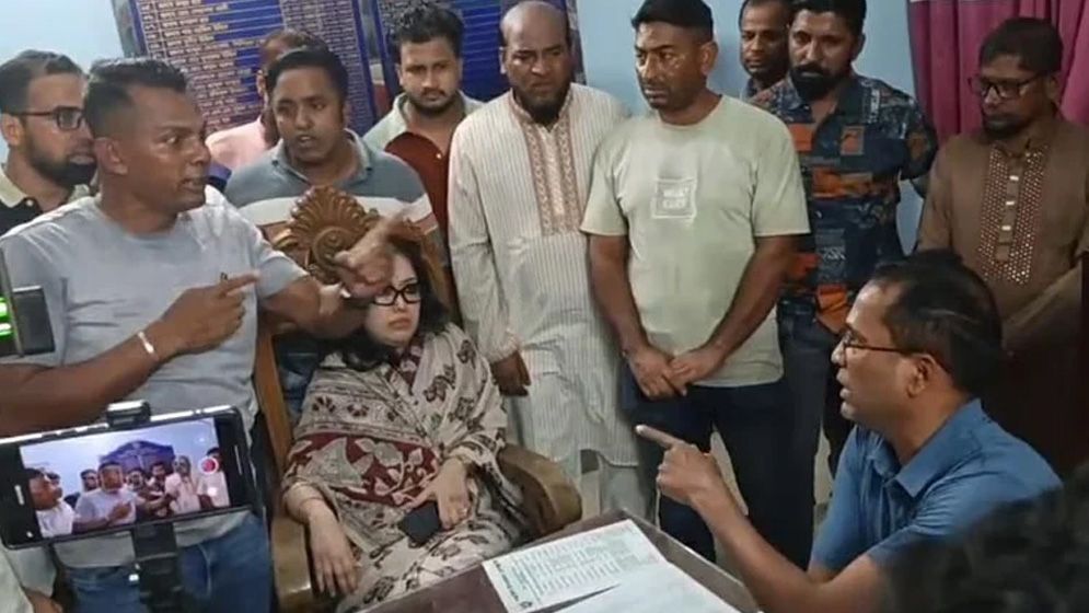 রুমিন-ওসি বাগ্‌বিতণ্ডা: থানায় পুলিশের জিডি, তালিকা হচ্ছে উপস্থিত ব্যক্তিদের