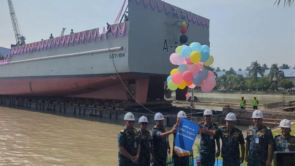 খুলনা শিপইয়ার্ডে নৌবাহিনীর এলসিটি-১০৪ জাহাজের লঞ্চিং সম্পন্ন