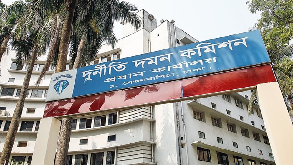 খুলনার সাবেক এমপি রশীদুজ্জামানসহ তিনজনের বিরুদ্ধে দুদকের মামলা